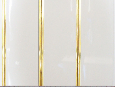    Панель ПВХ потолочная БЕЛАЯ (рейка 3-х секц. золото люкс) (0,24м*3м*8мм)